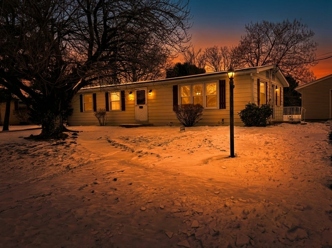 Building Photo - 3 Bedroom Rancher in Lebanon!