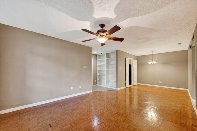 Building Photo - 1311 Antoine Dr