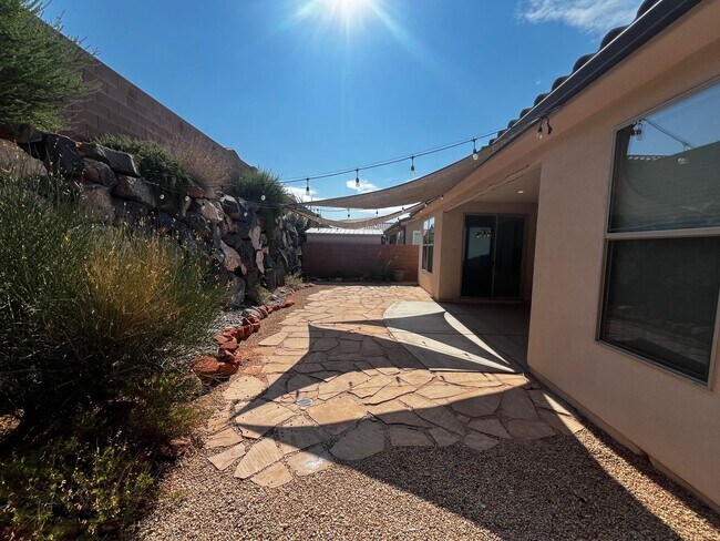 Building Photo - ADORABLE HOME IN BRIO FOR RENT!