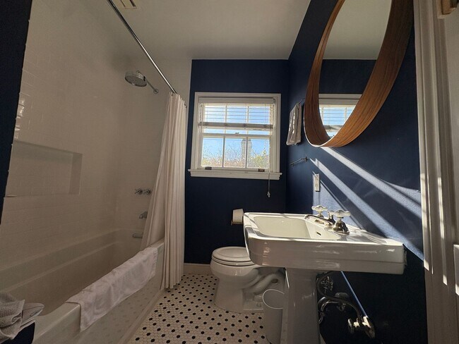 Building Photo - Stunning Home with Loft-Style ADU & Outdoor Amenities