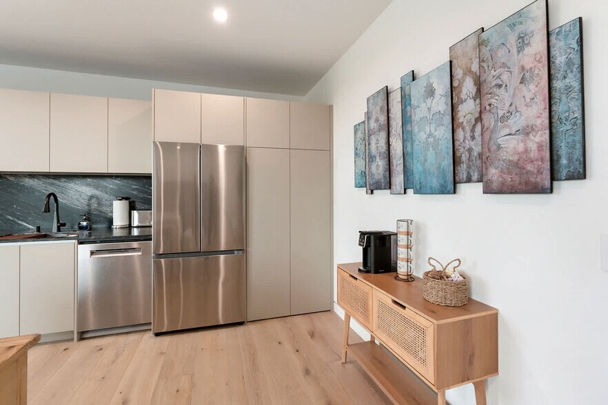 Building Photo - 5511 Los Robles Dr