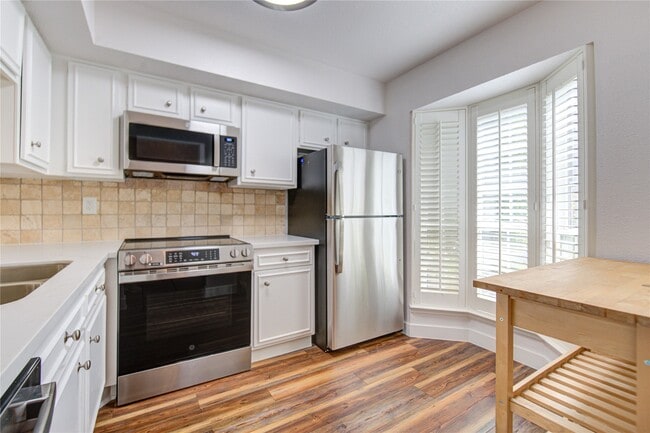 Building Photo - 2002 Gentryside Dr