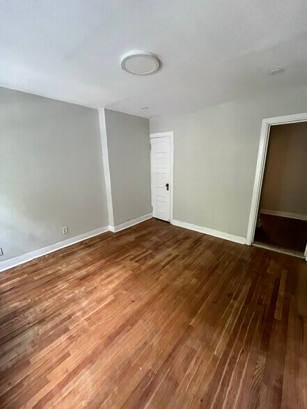 Building Photo - 1061 Clay Ave