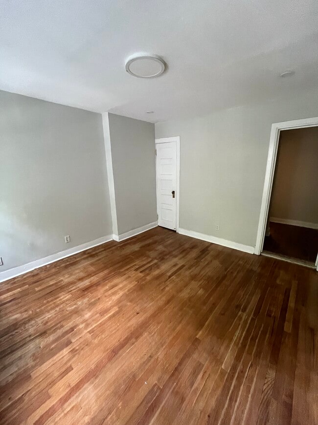 Building Photo - 1061 Clay Ave