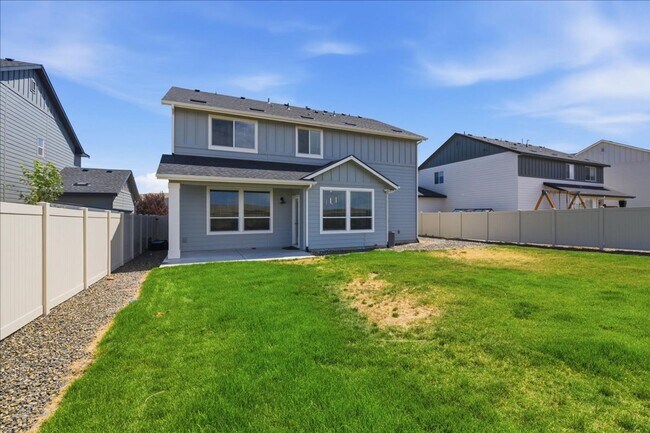 Building Photo - 5 Bedroom, 2.5 Bathroom home located in Southeast Boise