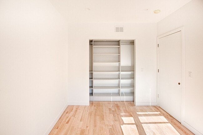 Building Photo - Amazing 2 Bed/2 Bath Apartment in prime Li...
