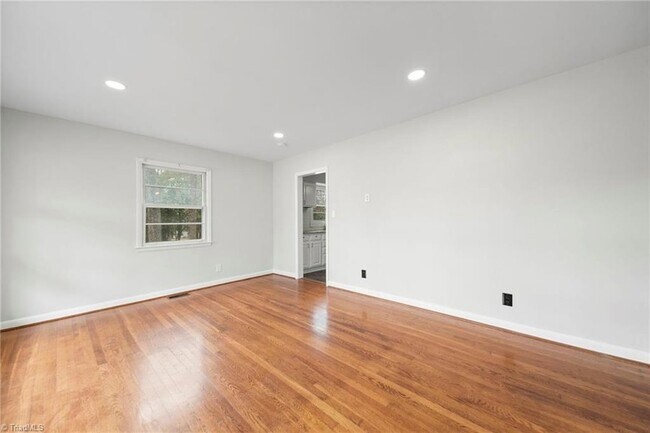 Building Photo - 2801 Wynnewood Dr