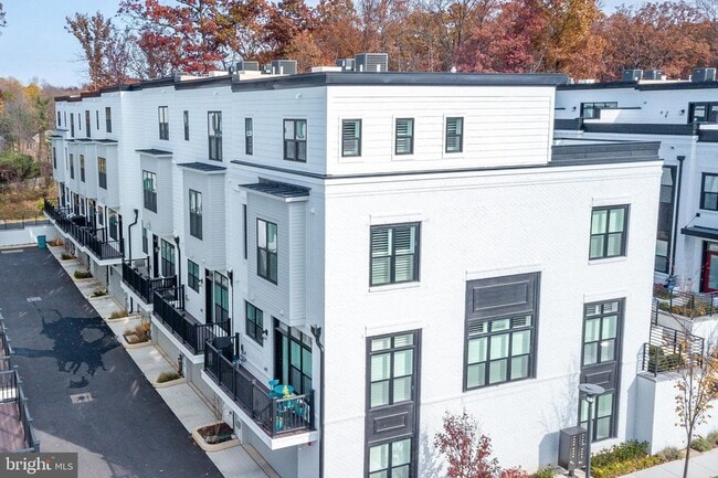 Building Photo - 11382 Emerald Park Rd