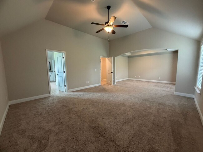 Building Photo - 3500 Hilltop Trl