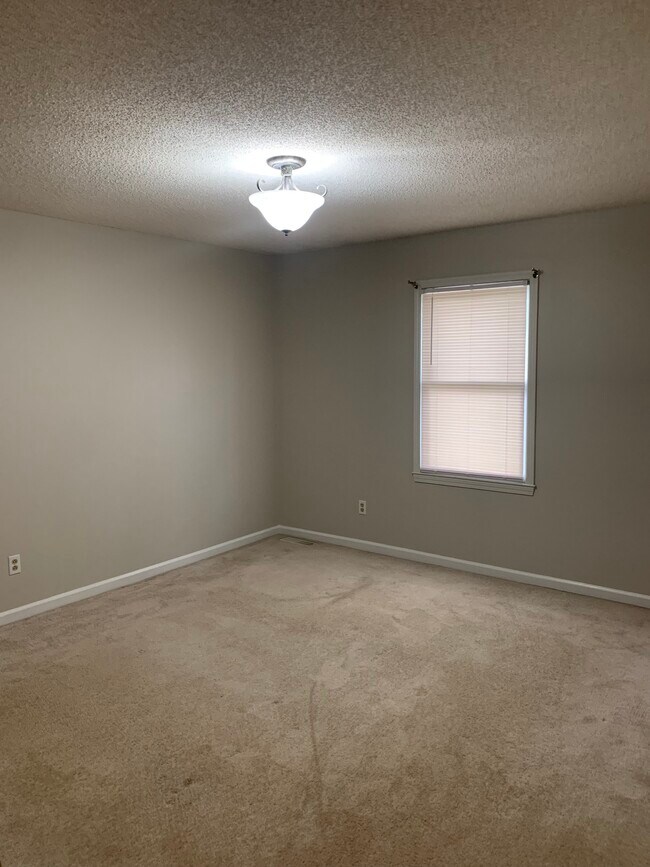 Building Photo - 227 St Albans Dr