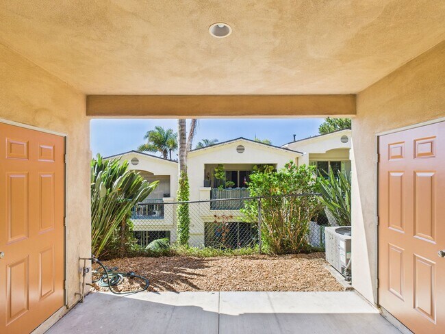 Building Photo - NEW NEW NEW remodeled -3bedroom/3bath Town...