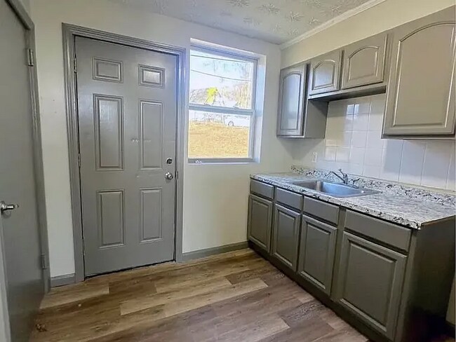 Building Photo - 1-3 bedroom garden style & townhouse