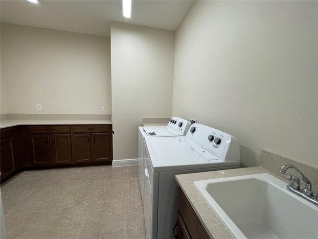 Building Photo - 3430 Sagebrush St