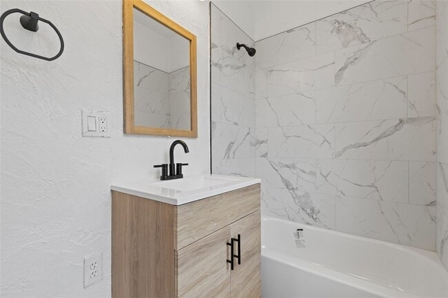 Building Photo - 314 Maplewood Ave