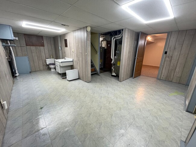 Building Photo - East Side 2 Bed/2 Bath w/ Bonus Room!