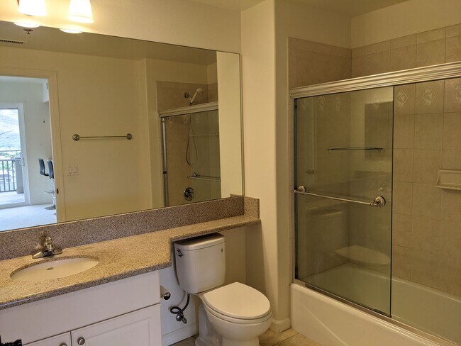 Building Photo - 1604