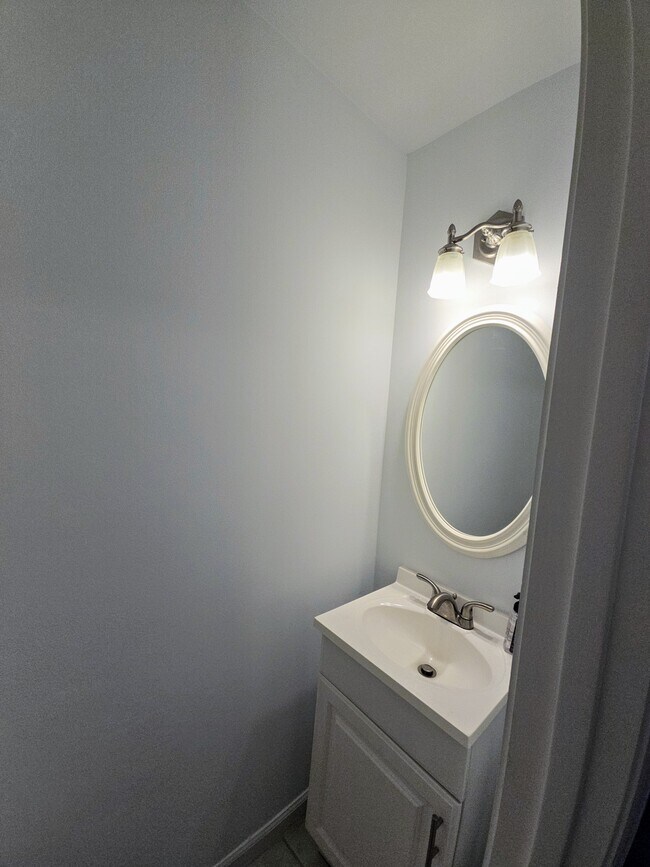 Building Photo - 5034 Laurel Bridge Dr SE