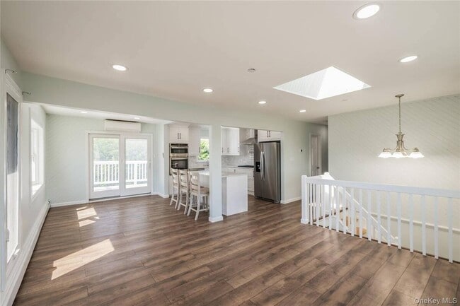 Building Photo - 869 Beach St