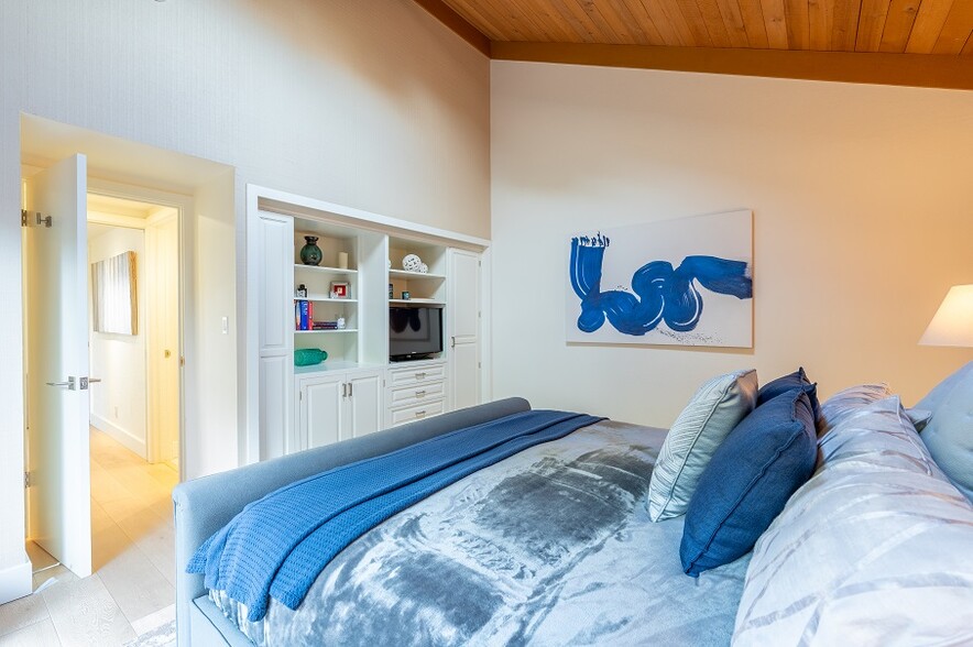 Building Photo - 7026 Valley Greens Cir