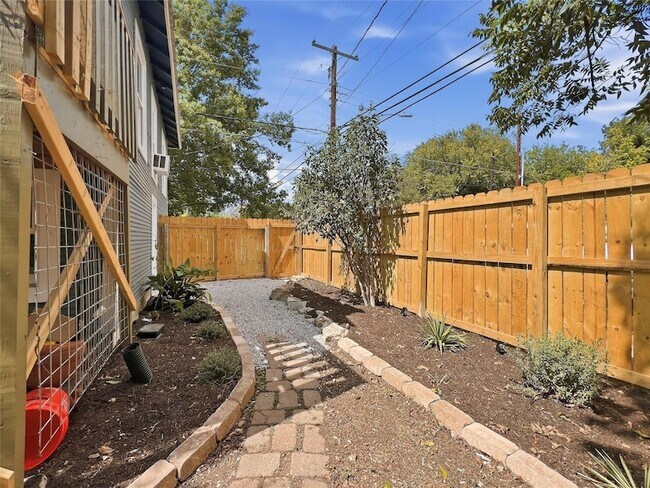 Building Photo - 4014 Avenue D