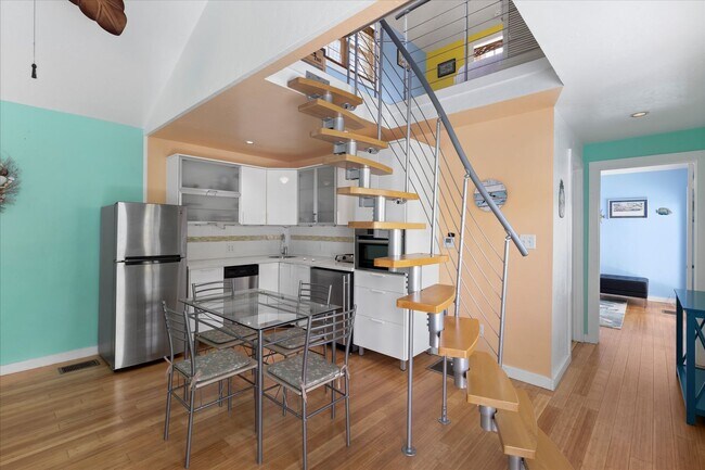 Building Photo - 3708 Duck Ave