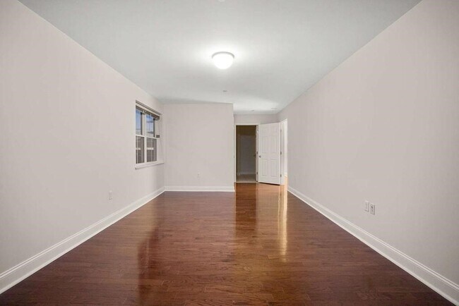 Building Photo - 120 Wyllis Ave