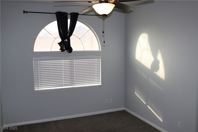 Building Photo - 3733 Deer Flats St