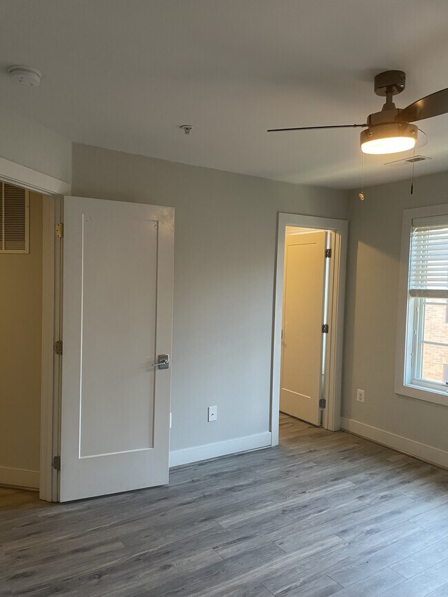 Building Photo - 918 N Buchanan St