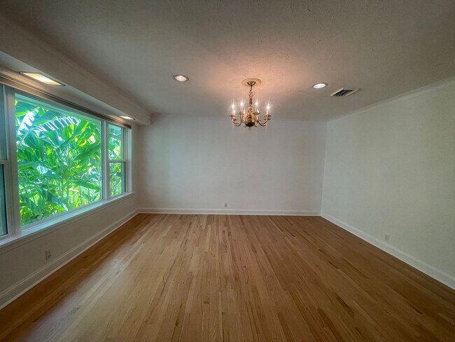 Building Photo - South Highland Beauty! This Is The One To ...