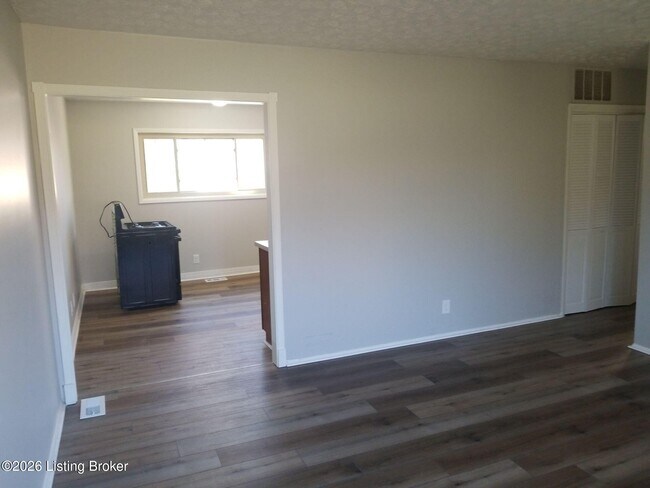 Building Photo - 9812 Saturn Dr