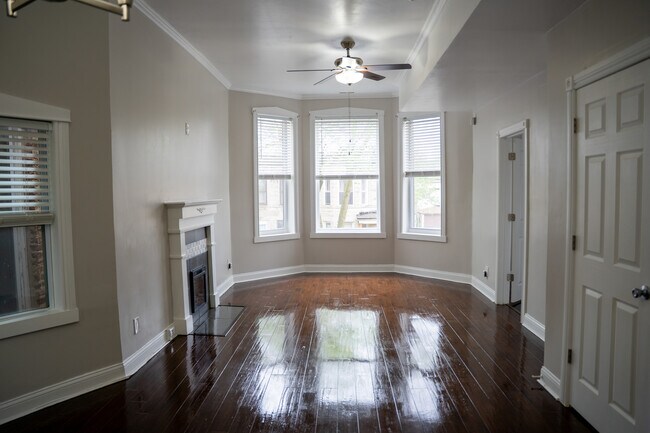 Building Photo - 6611 S Rhodes Ave