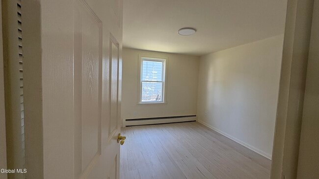 Building Photo - 165 Saratoga Ave