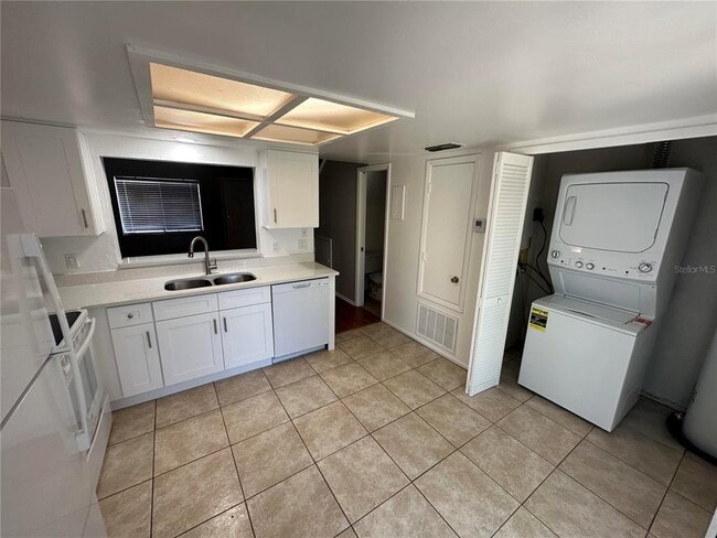Building Photo - 12156 Pepperdine Pl