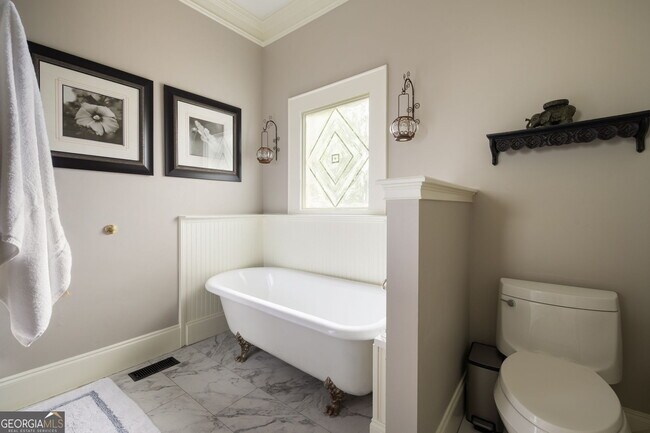 Building Photo - 28 Clay St SE