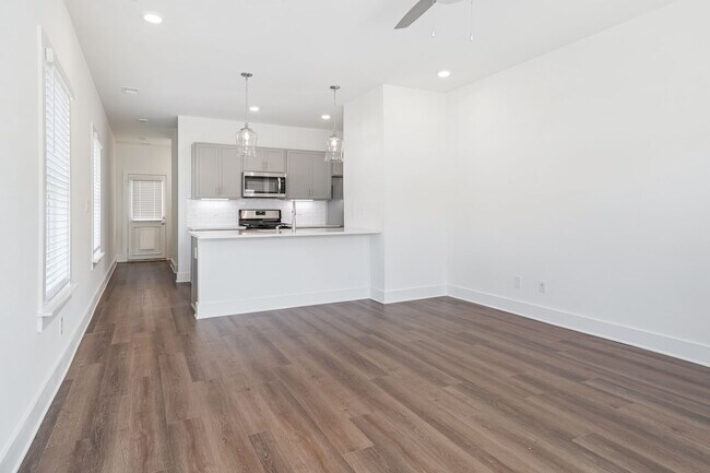 Building Photo - Luxury Living- One Bedroom with Garage and...