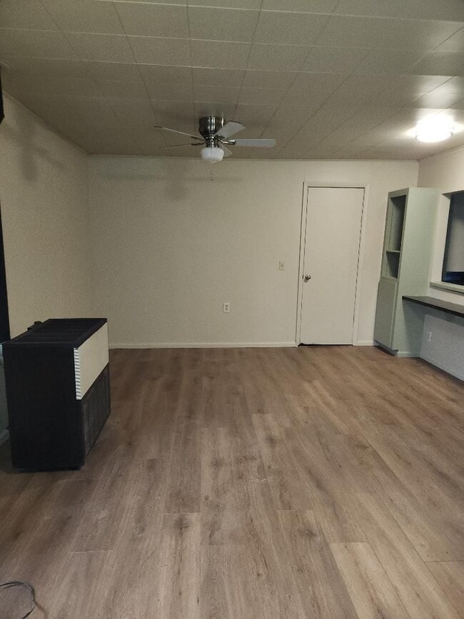 Building Photo - 2 bedroom 1 bath home