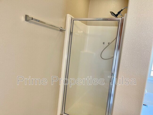 Building Photo - 108 E Granger St