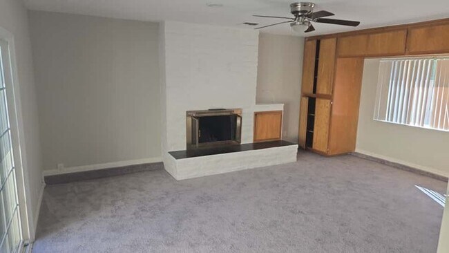 Building Photo - House for Rent