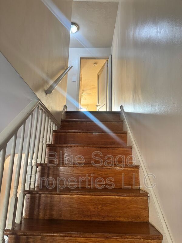 Building Photo - 545 S 4th St