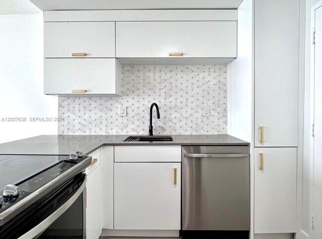 Building Photo - 5838 Collins Ave