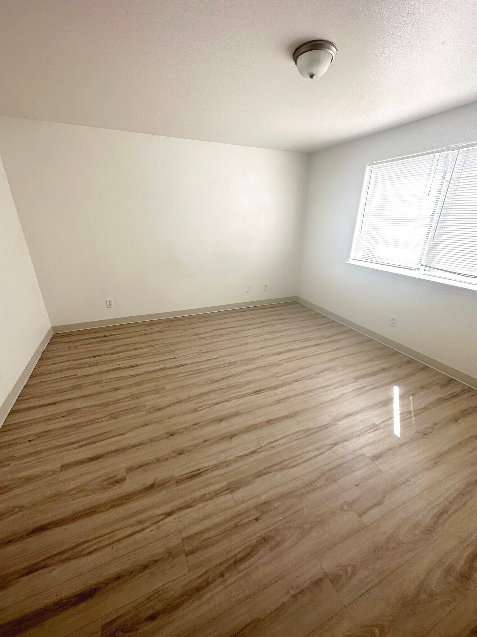 Master Bedroom - 1107 Niantic St