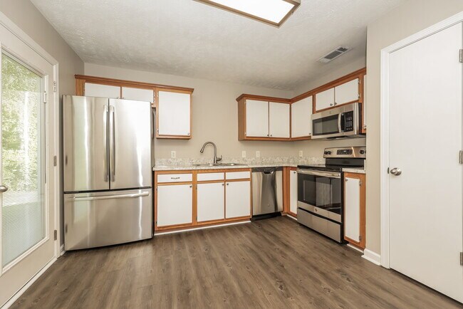 Building Photo - 1318 Lyndsey Ridge Dr