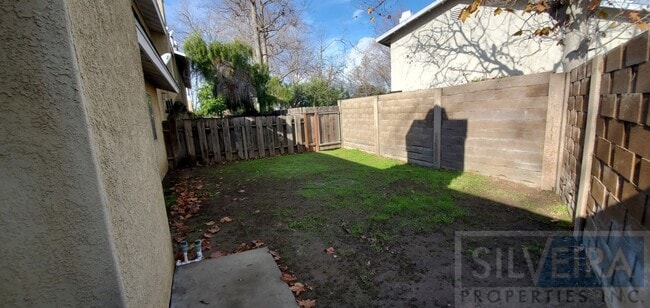 Building Photo - 2 Bedroom Condo available