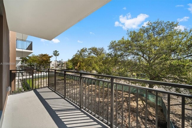 Building Photo - 2479 NE 192 St