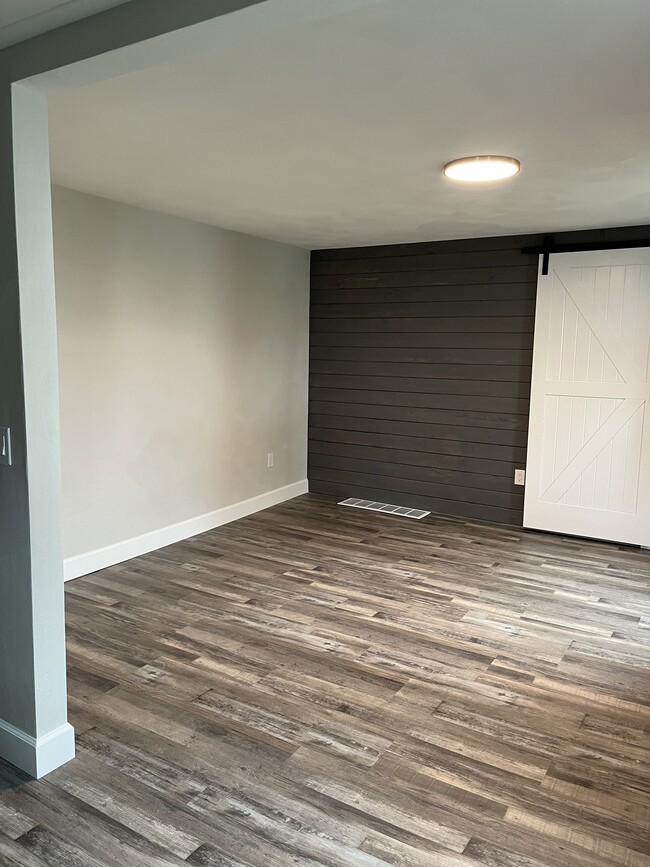 Building Photo - 20 Saint Charles St