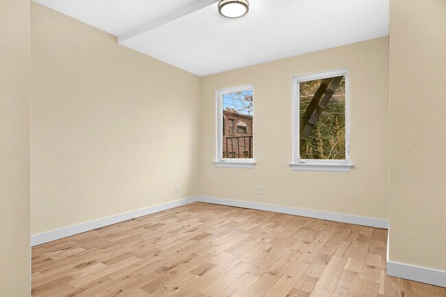 Building Photo - 212 E Chase St