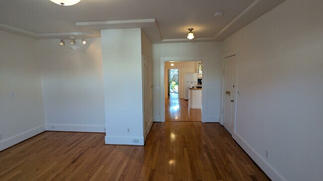 Building Photo - 816 Addison St