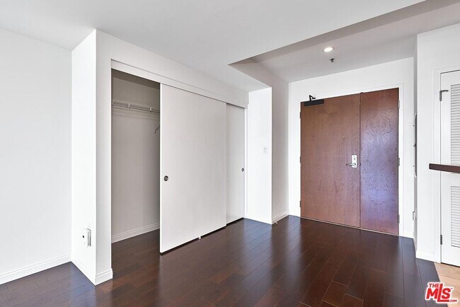 Building Photo - 3785 Wilshire Blvd