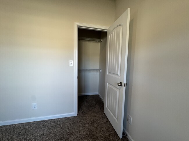 Building Photo - 360 Piedmont Ct