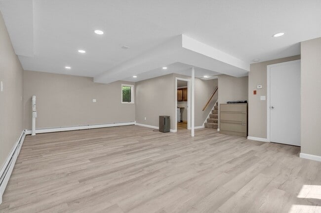 Building Photo - 606 Springs Rd